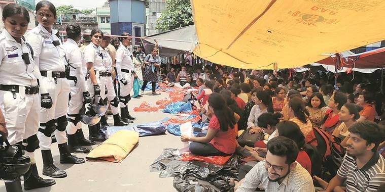 कोमा में बंगाल का स्वास्थ्य, 700 डॉक्टरों का अब तक इस्तीफा