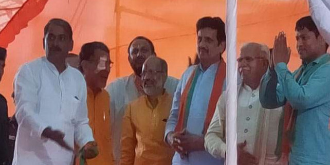 वोटिंग से पहले इनेलो उम्मीदवार ने छोड़ा मैदान, सीएम की मौजूदगी में थामा भाजपा का दामन