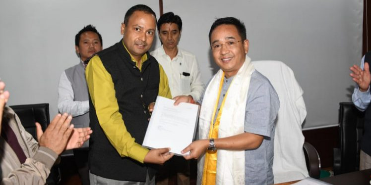 Two SDF MLAs join ruling SKM in Sikkim