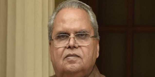 Governor salutes bravery of Tourist Guide Rouf Ahmad Dar