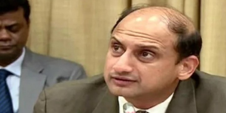 अब RBI के डेप्युटी गवर्नर ने अचानक छोड़ा पद