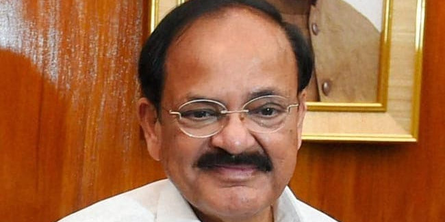 इमरान खान को वेंकैया नायडू का जवाब- पाकिस्तान में आतंकियों को मिलती है ट्रेनिंग