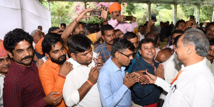 गहलोत सरकार अब स्टेट हाईवे पर निजी वाहनों से टोल वसूलने की तैयारी कर रही है