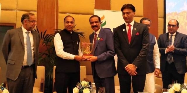 निवेशकों को लुभाने के लिए दुबई में रोड शो