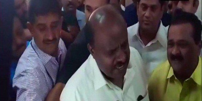 सरकार पर संकट से बेखौफ सीएम कुमारास्वामी, बोले - मुझे कोई भय नहीं