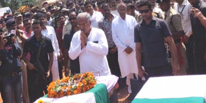 भाजपा विधायक भीमा मंडावी और शहीद जवानों को सीएम बघेल ने दी श्रद्धांजलि