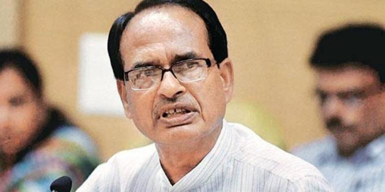 कमलनाथ सरकार का फरमान, किताबों से फाड़ डालो पूर्व सीएम शिवराज का संदेश