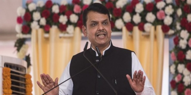 करकरे पर प्रज्ञा के बयान के बाद बोले सीएम फडणवीस, नहीं देना चाहिए ऐसा बयान