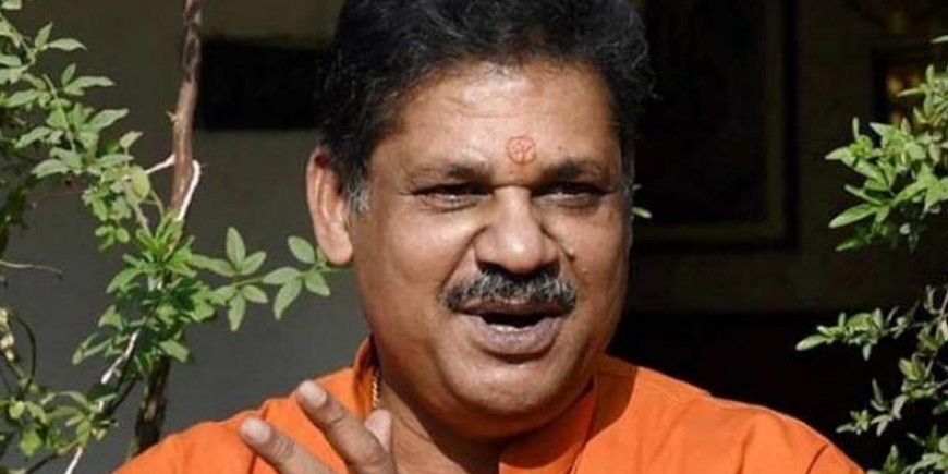 महागठबंधन के उम्मीदवार कीर्ति आजाद ने धनबाद लोकसभा सीट से दाखिल किया नामांकन पत्र