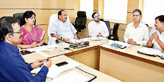 मुख्यमंत्री ने दिया निर्देश, स्थानीय भाषा के शिक्षकों की भी नियुक्ति करें