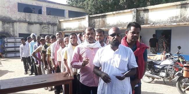 Phase 5 LIVE: कोडरमा में मतदान जारी... पहले दो घंटे में 13.43 फीसदी वोट पड़े