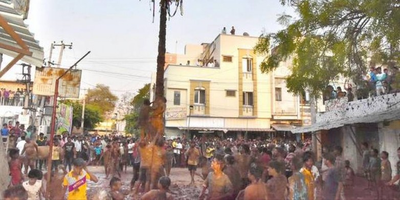 Youths vie for money pot during Ramanavami fete in Anantapur