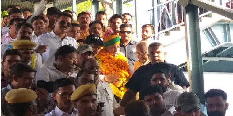 मंत्री बनने के बाद पहली बार बीकानेर पहुंचे अर्जुनराम, रेलवे स्टेशन से सर्किट हाउस तक हुआ स्वागत