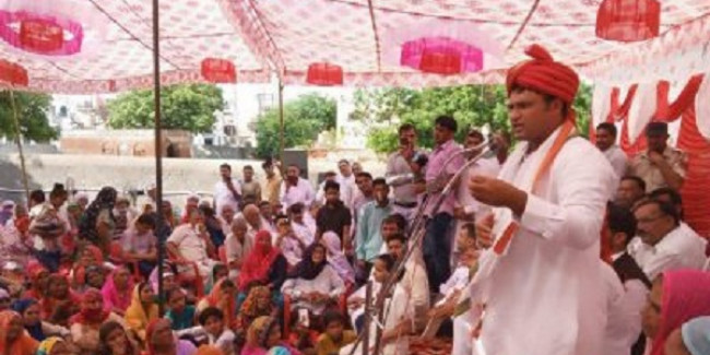 ऐसी पार्टियों के साल में चार बार गठबंधन हाेते हैं, फिर टूटते हैं