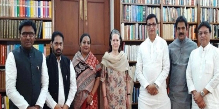 Maharashtra Congress leaders meet Sonia Gandhi to discuss flood situation