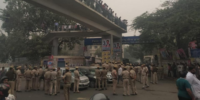 पुलिस-वकील विवाद में दिल्ली पुलिस ने गृह मंत्रालय को सौंपी रिपोर्ट