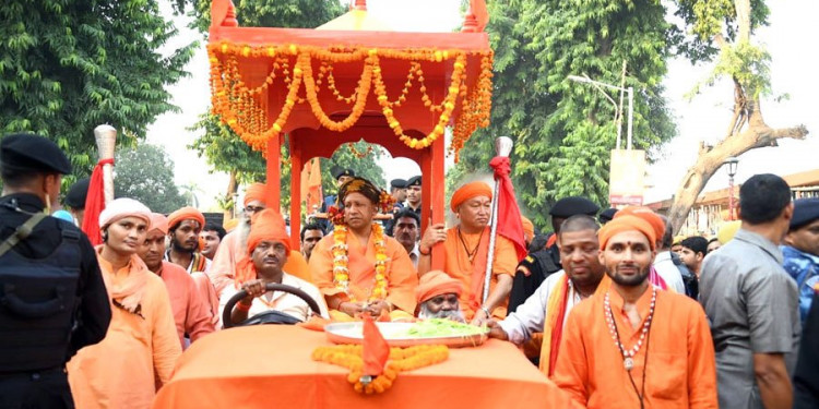 संविदा विस्तार से योगी का इनकार, 5000 नौकरियों पर संकट