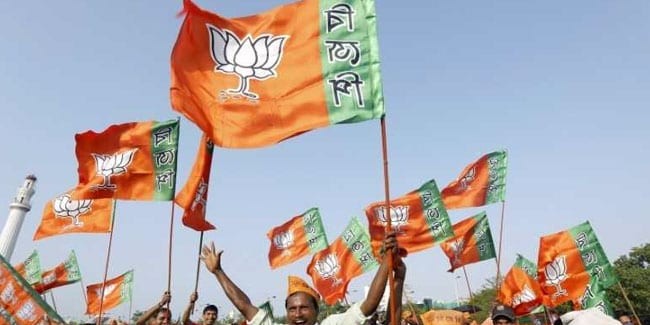 हिमाचल की चारों सीटों पर BJP आगे, अनुराग 2 लाख वोट से आगे !!