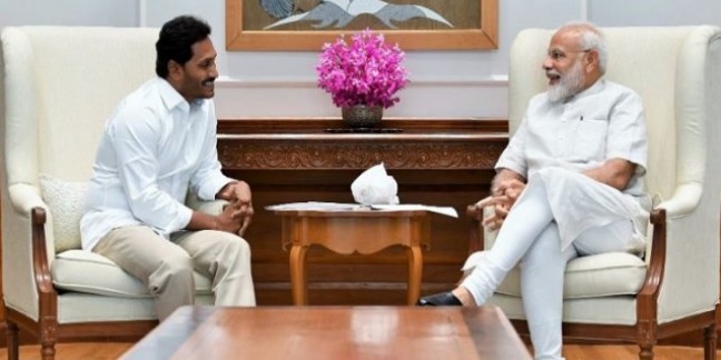 जगनमोहन रेड्डी ने ली सीएम पद की शपथ, पीएम मोदी और राहुल गांधी ने दी बधाई
