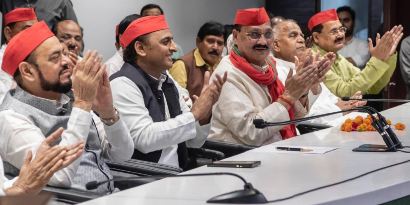 नाम बदलने वाली सरकार काम कब करेगी: अखिलेश यादव