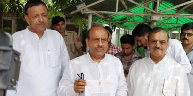 विजेंद्र गुप्ता ने केजरीवाल और सिसोदिया समेत 4 के खिलाफ पुलिस में शिकायत दी