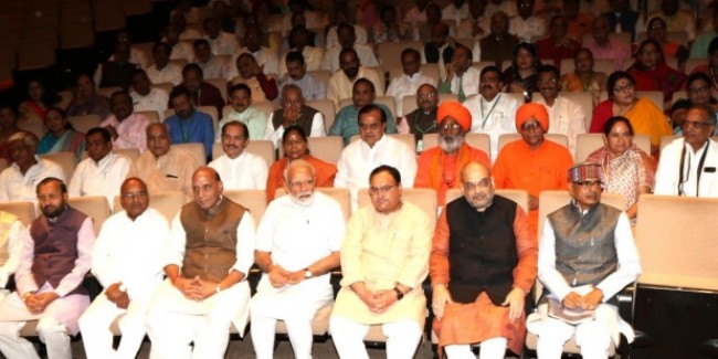 “चिराग पासवान से सीखें, कैसे तैयार होकर पहुंचा जाता है संसद”, PM मोदी
