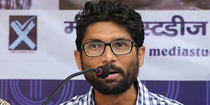 'BJP के दबाव' में कॉलेज ने रद्द किया जिग्नेश मेवाणी का लेक्चर, प्रिंसिपल ने दिया इस्तीफा