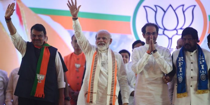 महाराष्ट्र में एनडीए आगे, हरियाणा में फंसे खट्टर