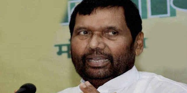 अखिलेश देख रहे मुंगेरीलाल के हसीन सपने : रामविलास पासवान