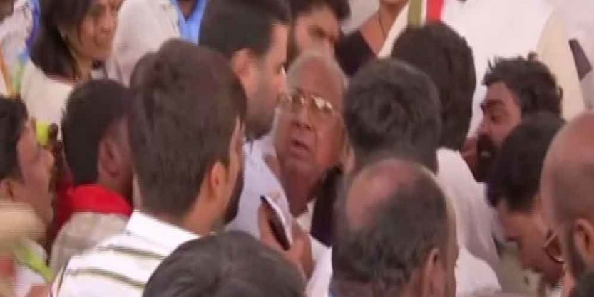 Two Cong leaders get into scuffle during exam result protest