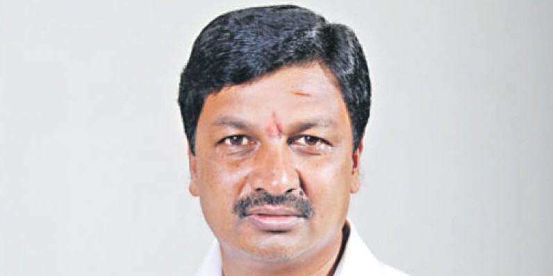कांग्रेस को एक और झटका, MLA रमेश जरकीहोली का इस्तीफा, सिद्धारमैया ने बुलाई बैठक