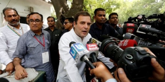 राहुल गांधी की कांग्रेस क्या ख़ुद को बिखरने से बचा पाएगी?