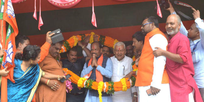 मुख्यमंत्री रघुवर ने कहा- फिर से बनाइए डबल इंजन की सरकार