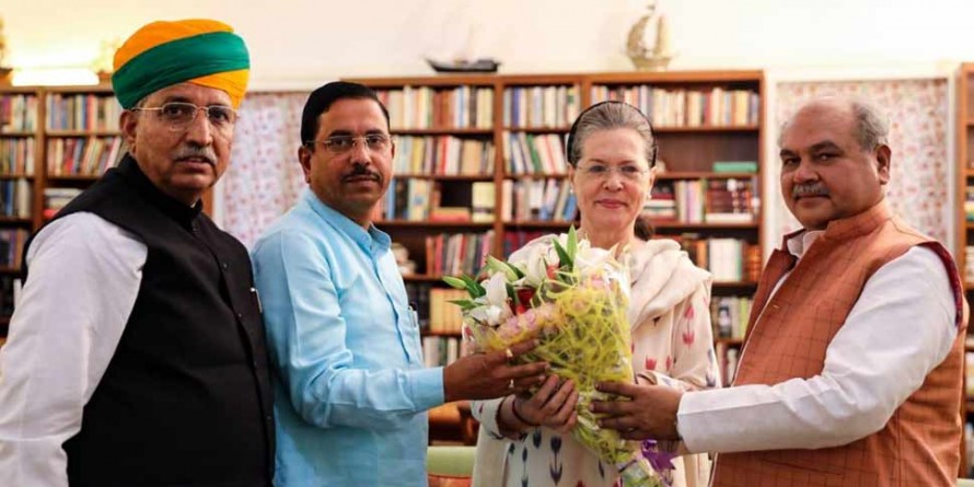 सोनिया गांधी से मिले मोदी सरकार के मंत्री, इसी सत्र में ट्रिपल तलाक बिल को पास कराना चाहती है सरकार