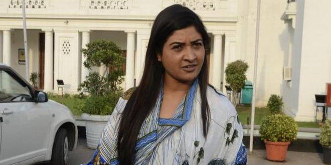 केजरीवाल को झटका : कांग्रेस ज्वाइन कर सकती हैं AAP विधायक अलका, सोनिया से की मुलाकात