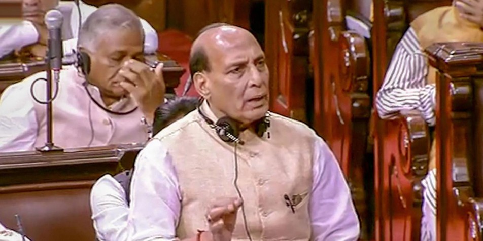 कर्नाटक मामले पर बोले राजनाथ- 'उसमें हमारा हाथ नहीं, इस्तीफों की शुरुआत राहुल ने की'