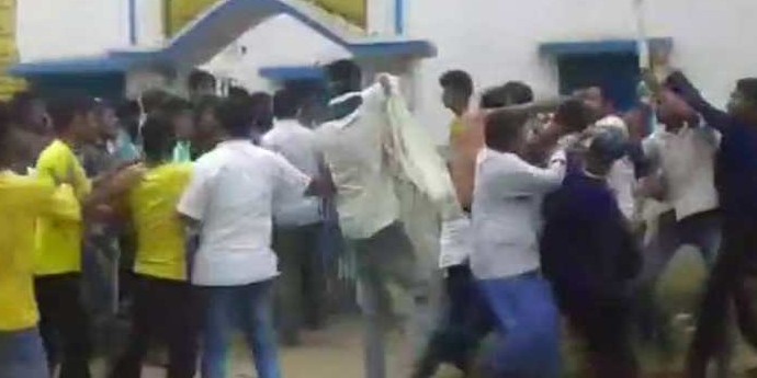कूचबिहार में नगरपालिक के वाइस चेयरमैन की स्थानीय लोगों ने की पिटाई