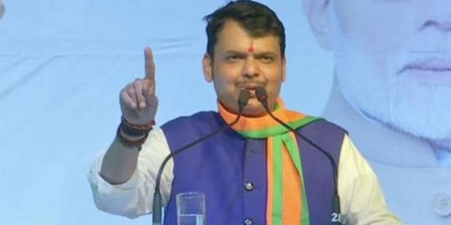 सावरकर नायक की महानायक असा कार्यक्रम करा-फडणवीस