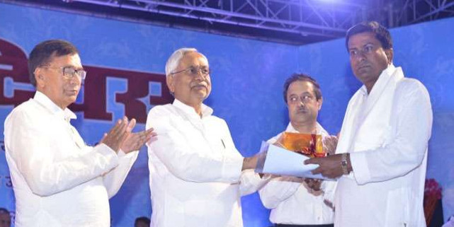 शिक्षक दिवस पर CM नीतीश ने Contract Teachers को दिया बड़ा आश्वासन, 20 शिक्षकों को किया सम्मानित