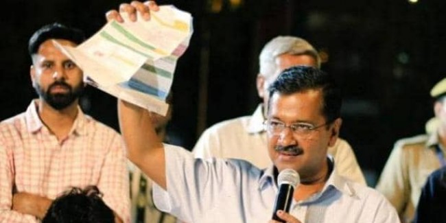 24 घंटे में 5 मर्डर पर केजरीवाल ने शाह को घेरा तो दिल्ली पुलिस बोली- क्राइम घटा