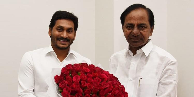 CMs of Andhra and Telangana agree to link Godavari and Krishna rivers