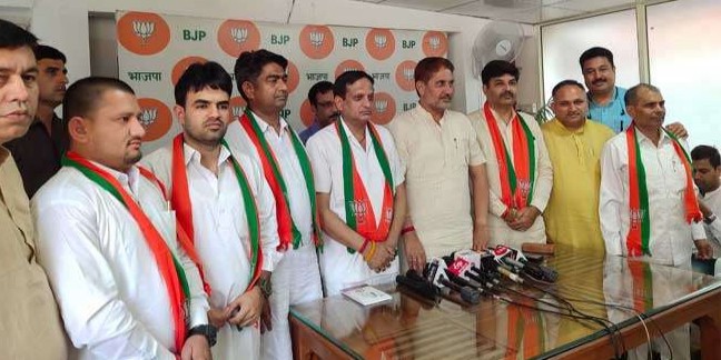पांच नेता भाजपा में शामिल, बराला बाेले- पार्टी में आने वालों को चुनाव में टिकट की गारंटी नहीं