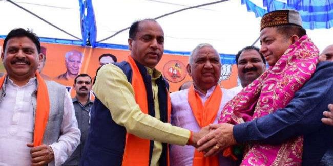 पूर्व विधायक सुरेंद्र काकू भाजपा में शामिल, ज्वालामुखी में सीएम की मौजूदगी में ली सदस्यता