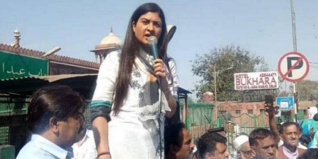 रोड शो में केजरीवाल की गाड़ी में नहीं मिली जगह तो भड़कीं अल्का लांबा