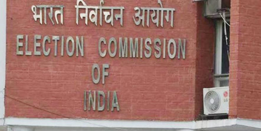 कोर्ट से बोला चुनाव आयोग- सोशल मीडिया पर लोगों को राजनीतिक पोस्ट करने से नहीं रोक सकते