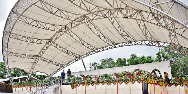 आजादी के जश्न में डूबा पूरा देश, मोरहाबादी मैदान में मुख्यमंत्री रघुवर दास फहरायेंगे तिरंगा