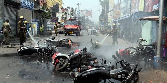 बंगाल के भाटपाड़ा में अब भी पसरा है आतंक का सन्नाटा, चौथे दिन भी दुकानें व बाजार रहे बंद