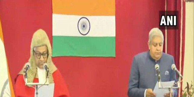 पश्चिम बंगाल के 28वें राज्यपाल बने जगदीप धनखड़, कलकत्ता हाई कोर्ट के मुख्य न्यायाधीश ने दिलाई शपथ