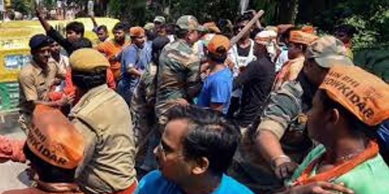TMC-BJP के कार्यकर्ताओं के बीच झड़प, विधायक ने सांसद बाबुल सुप्रियो को बताया बंदर