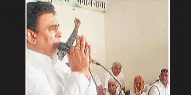 टिकट कटने से आहत विधायक भरी पंचायत में रोए; नए प्रत्याशी पहुंचे ताे कहा- मेरे साथ गलत हुआ